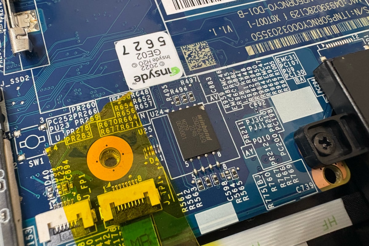 Ноутбук Gigabyte G5 не включается после обновления. Восстановление прошивки микросхемы BIOS